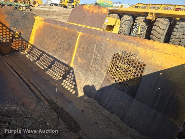 image for item EQ6750 2006 John Deere  1814C  scraper