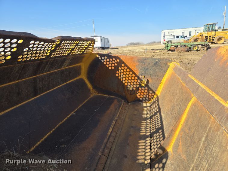 image for item EQ6750 2006 John Deere  1814C  scraper