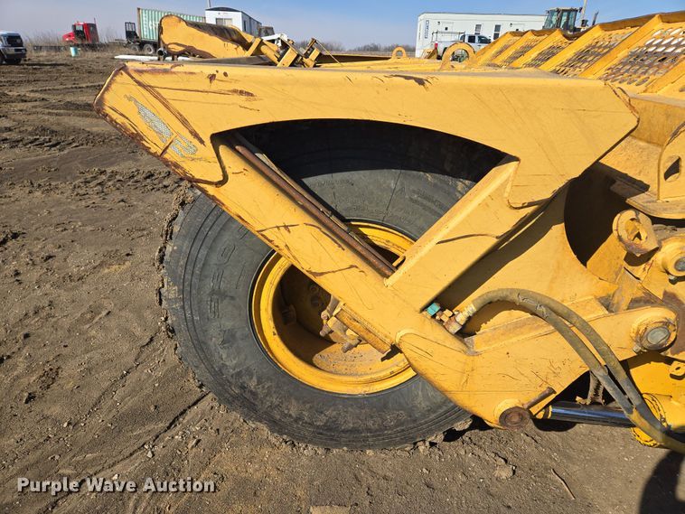 image for item EQ6750 2006 John Deere  1814C  scraper