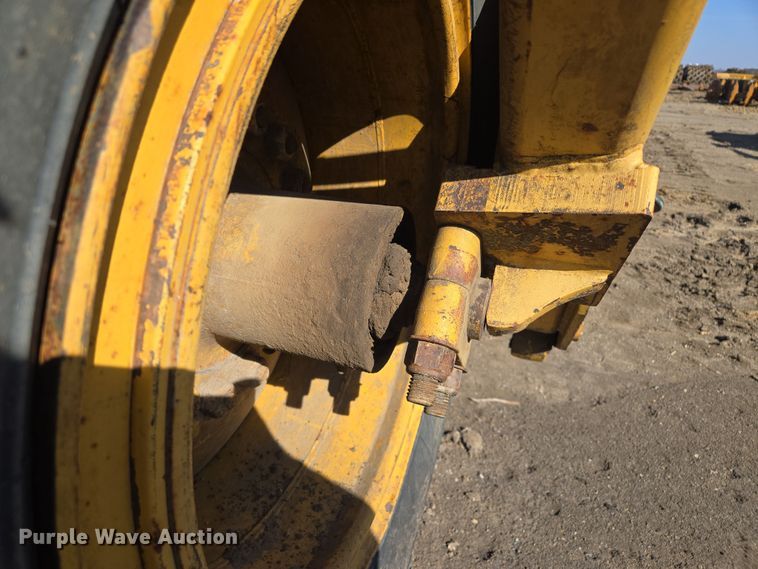 image for item EQ6750 2006 John Deere  1814C  scraper