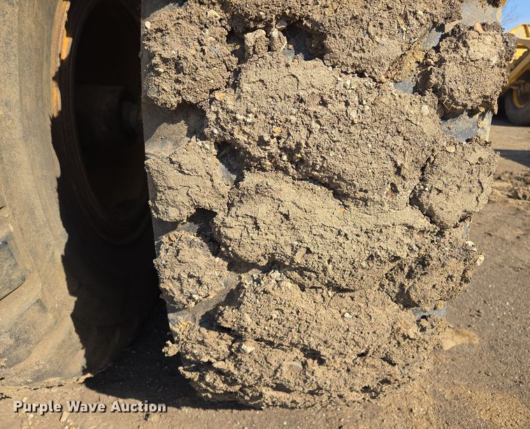 image for item EQ6750 2006 John Deere  1814C  scraper