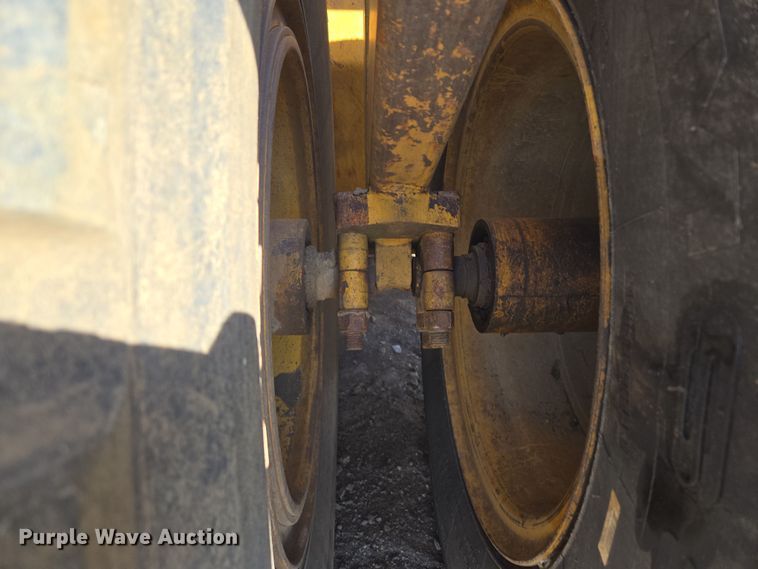 image for item EQ6750 2006 John Deere  1814C  scraper