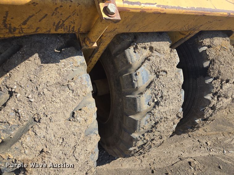 image for item EQ6750 2006 John Deere  1814C  scraper