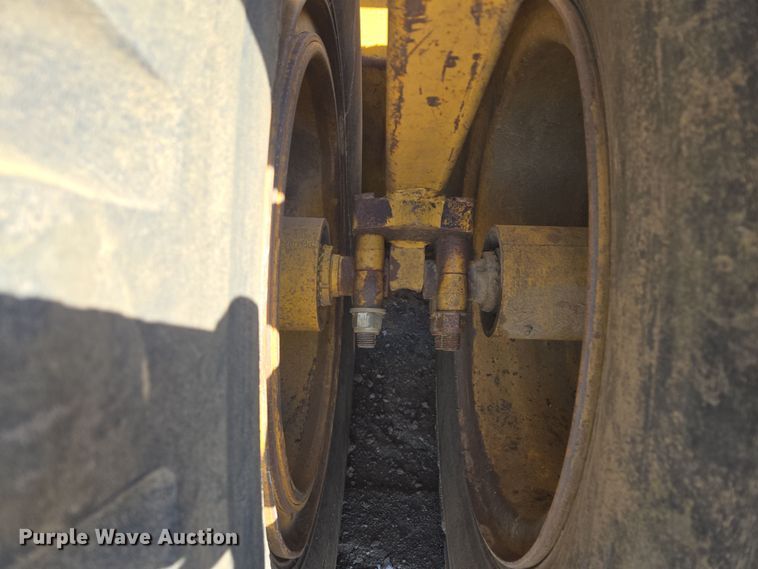 image for item EQ6750 2006 John Deere  1814C  scraper