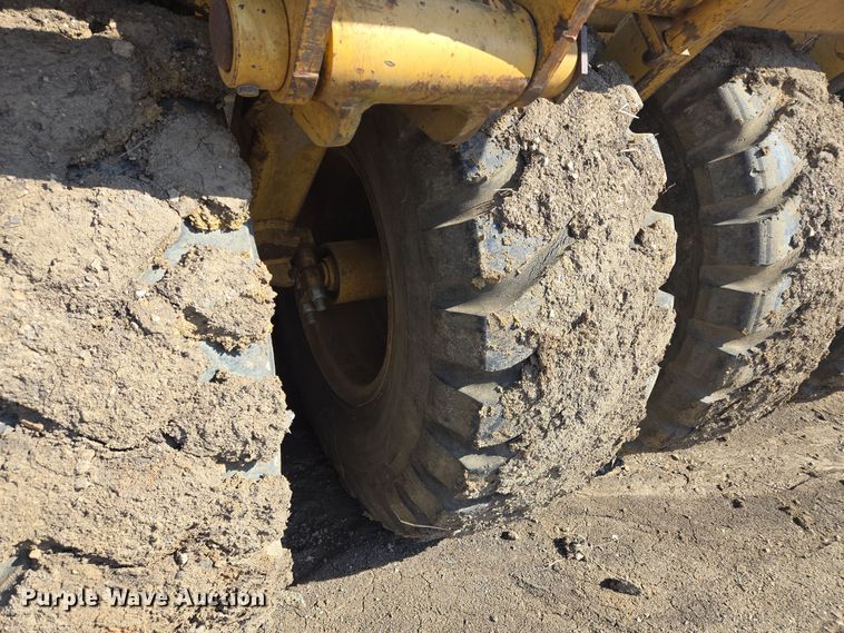 image for item EQ6750 2006 John Deere  1814C  scraper