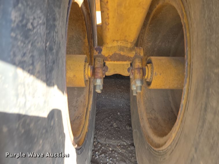 image for item EQ6750 2006 John Deere  1814C  scraper