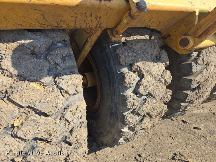 image for item EQ6750 2006 John Deere  1814C  scraper