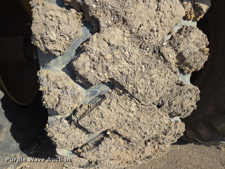 image for item EQ6750 2006 John Deere  1814C  scraper