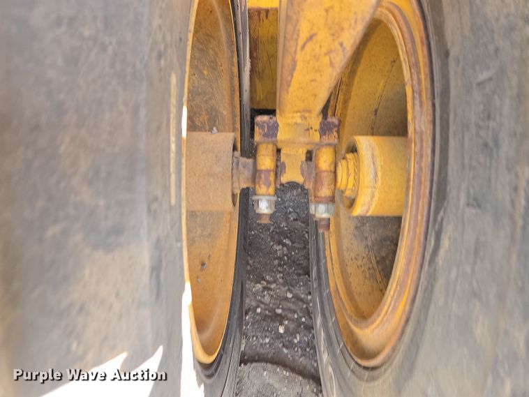 image for item EQ6750 2006 John Deere  1814C  scraper