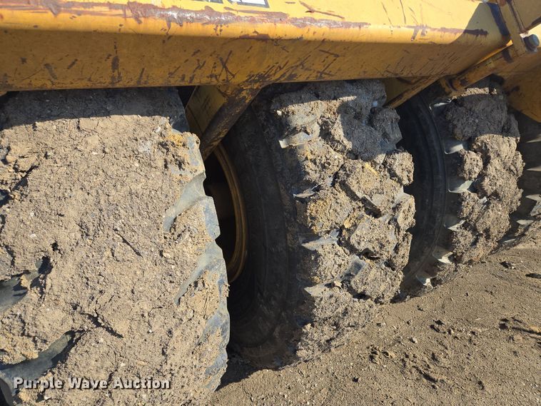 image for item EQ6750 2006 John Deere  1814C  scraper