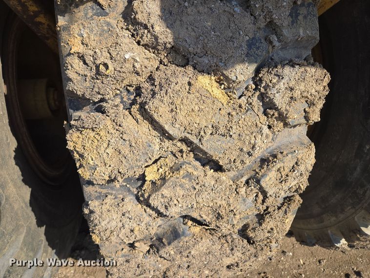 image for item EQ6750 2006 John Deere  1814C  scraper