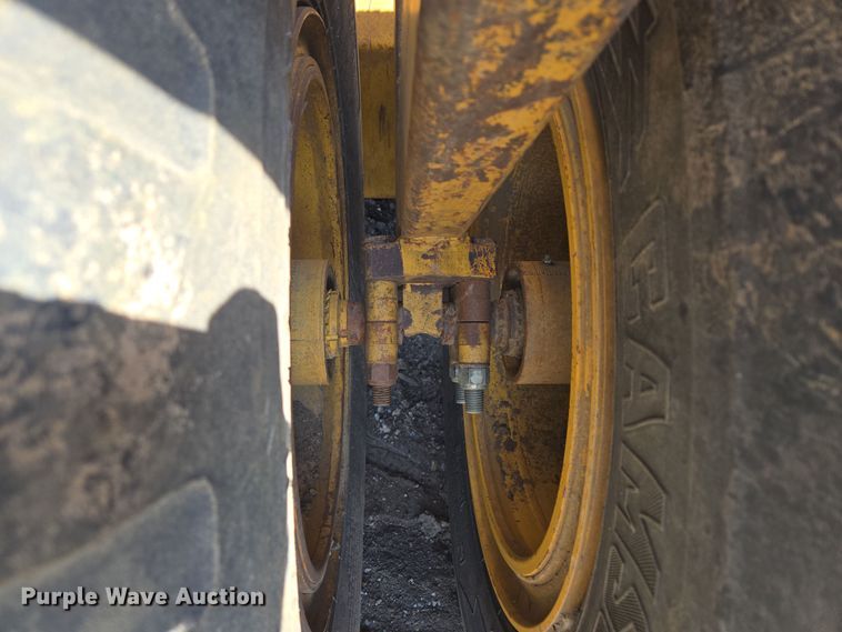 image for item EQ6750 2006 John Deere  1814C  scraper