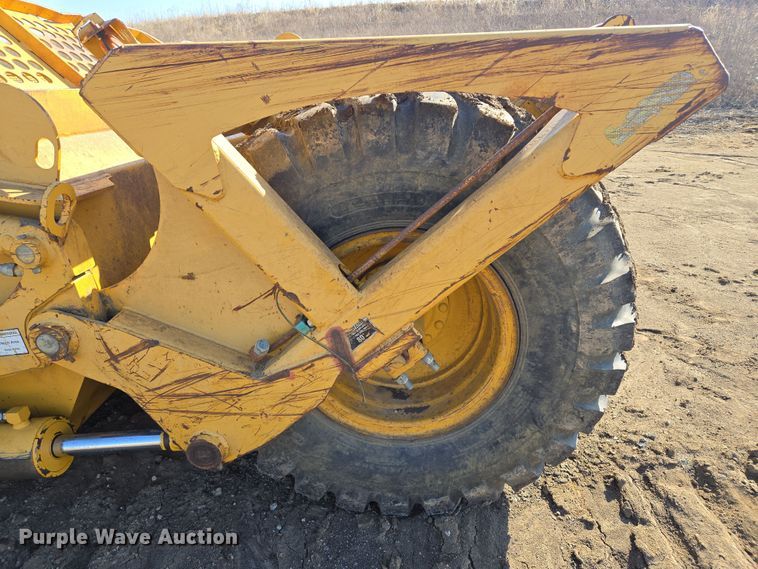 image for item EQ6750 2006 John Deere  1814C  scraper