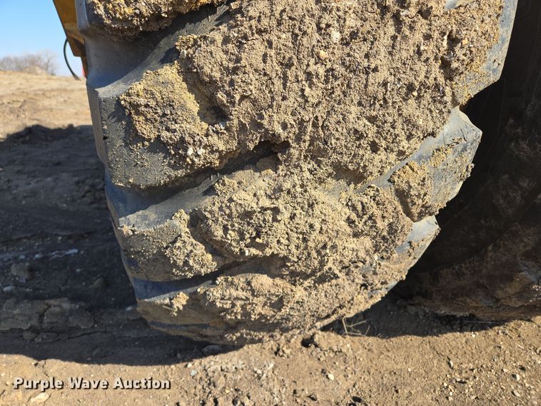 image for item EQ6750 2006 John Deere  1814C  scraper