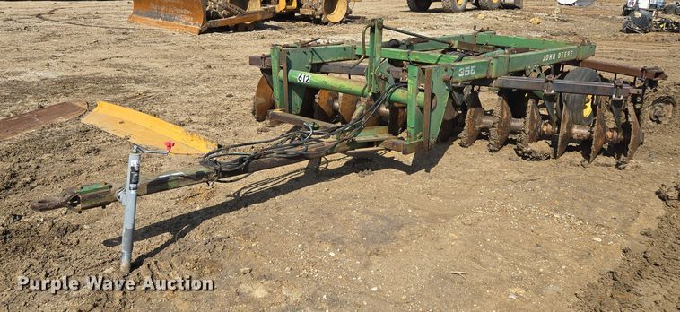 image for item EQ6752 John Deere  355 off-set disk