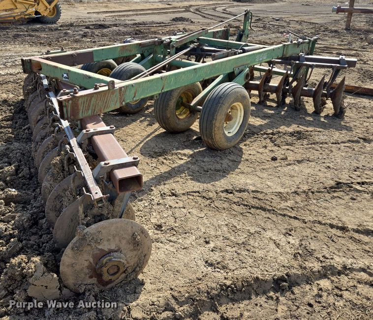 image for item EQ6752 John Deere  355 off-set disk