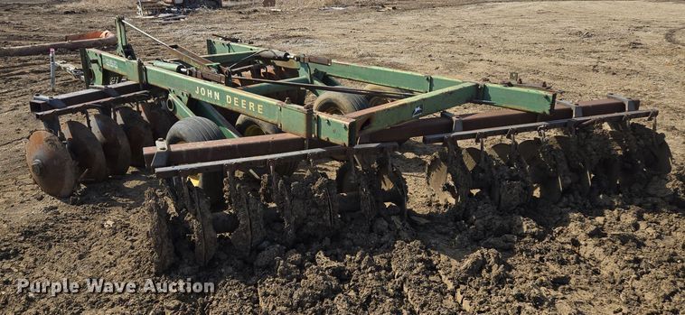 image for item EQ6752 John Deere  355 off-set disk