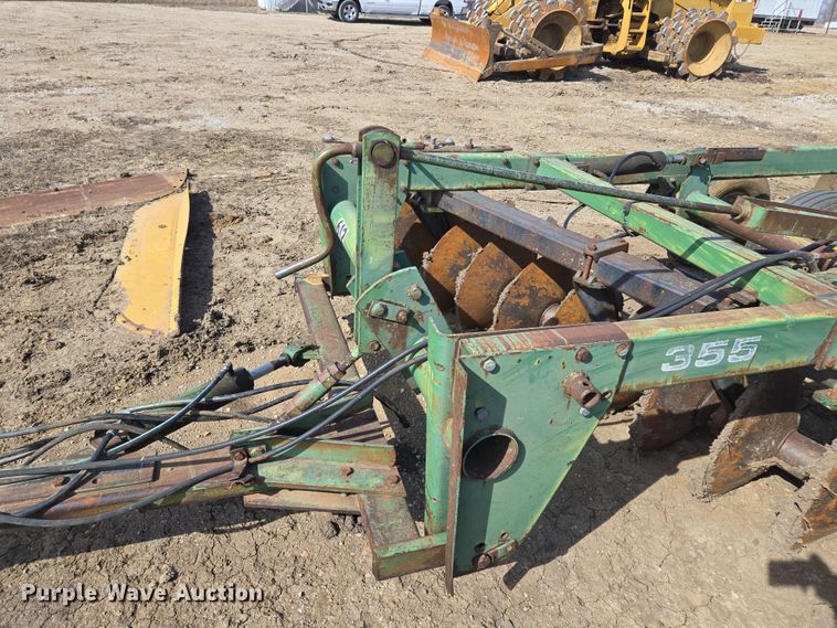image for item EQ6752 John Deere  355 off-set disk