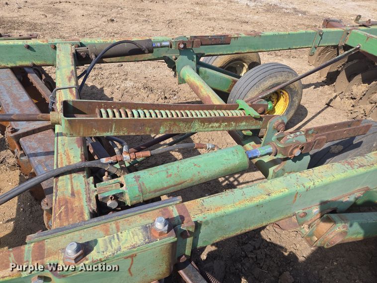 image for item EQ6752 John Deere  355 off-set disk