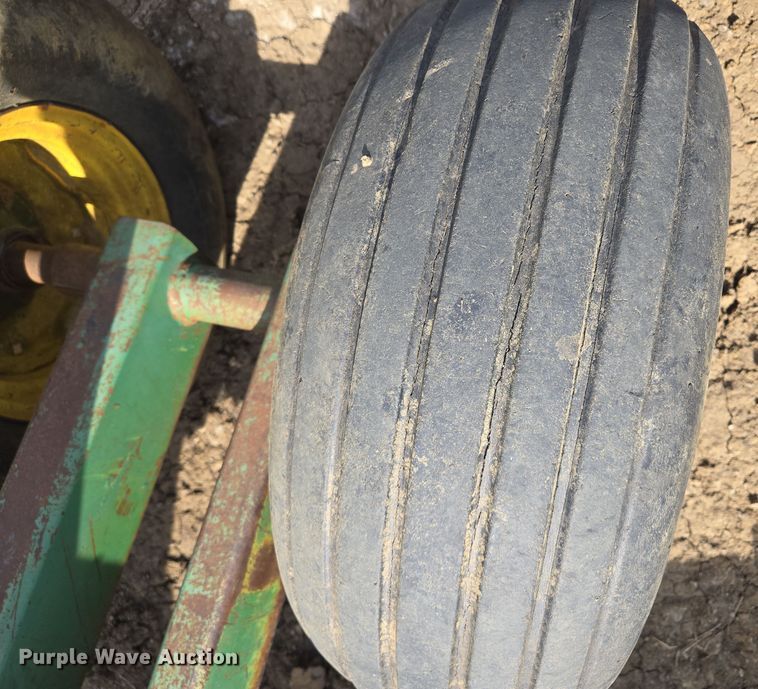 image for item EQ6752 John Deere  355 off-set disk