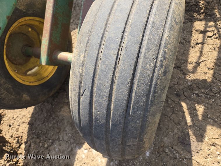 image for item EQ6752 John Deere  355 off-set disk