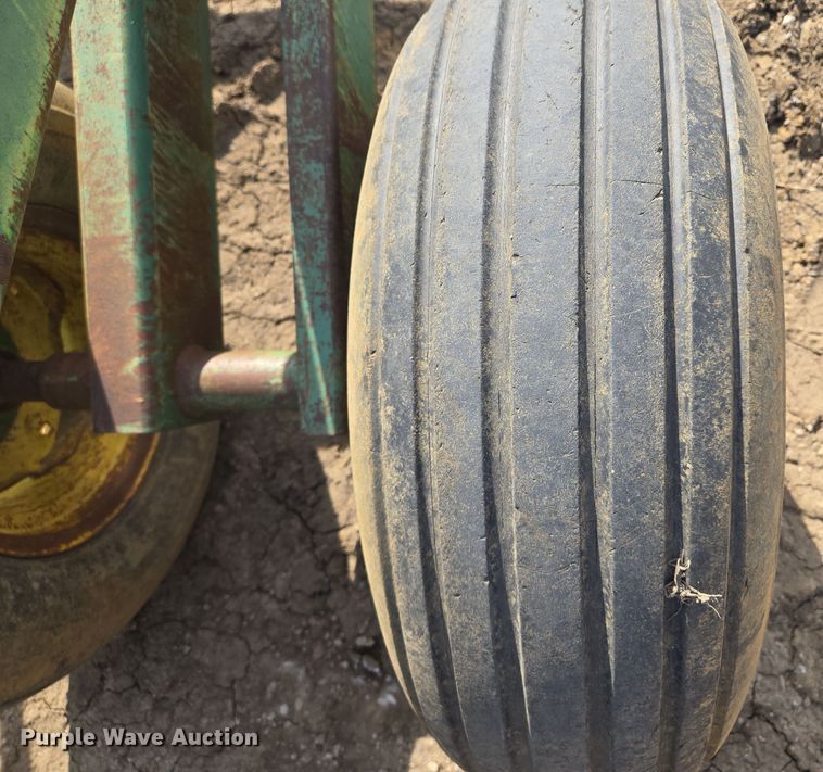 image for item EQ6752 John Deere  355 off-set disk