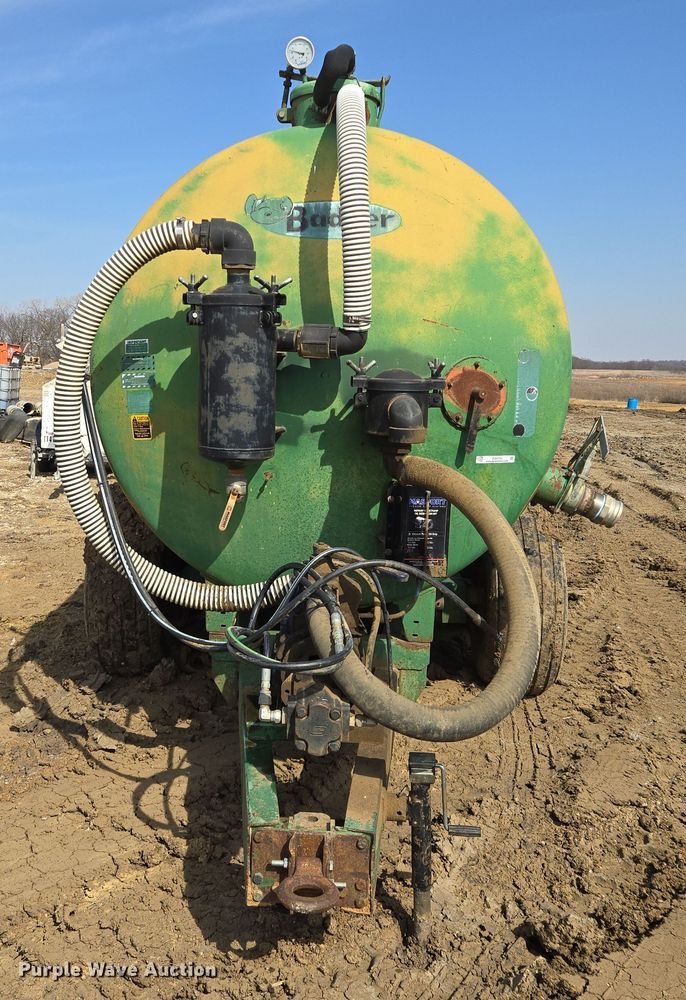 image for item EQ6753 Badger  8700L manure spreader