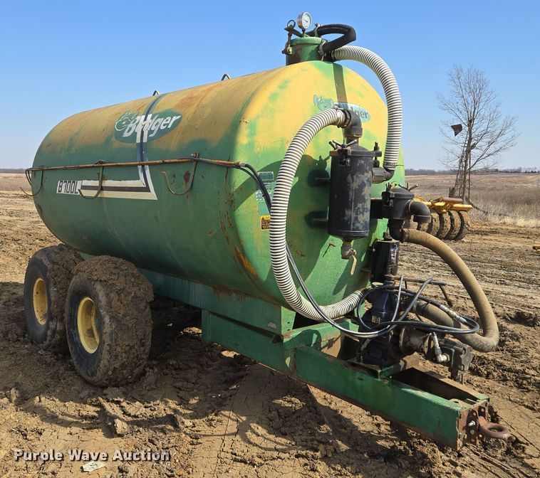 image for item EQ6753 Badger  8700L manure spreader