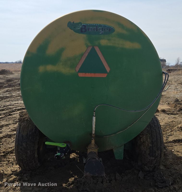 image for item EQ6753 Badger  8700L manure spreader