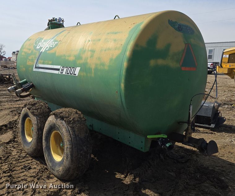 image for item EQ6753 Badger  8700L manure spreader