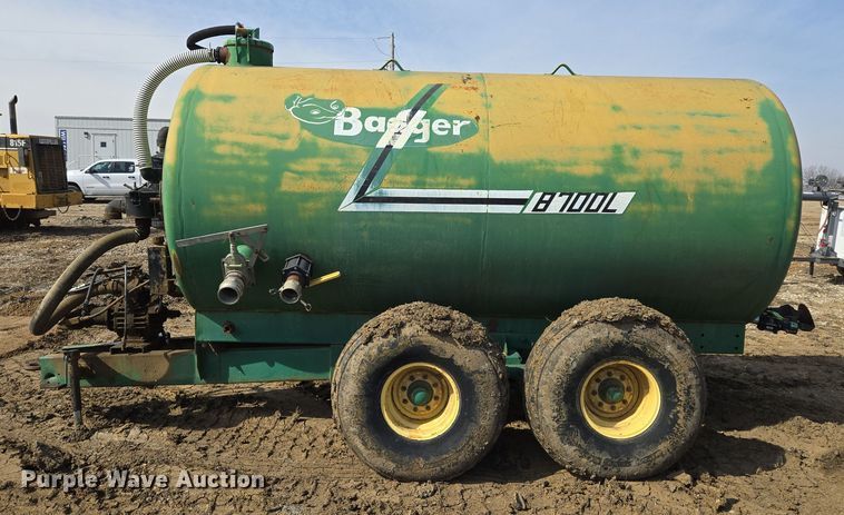 image for item EQ6753 Badger  8700L manure spreader