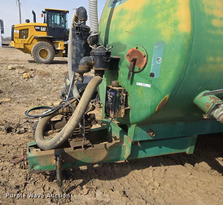 image for item EQ6753 Badger  8700L manure spreader