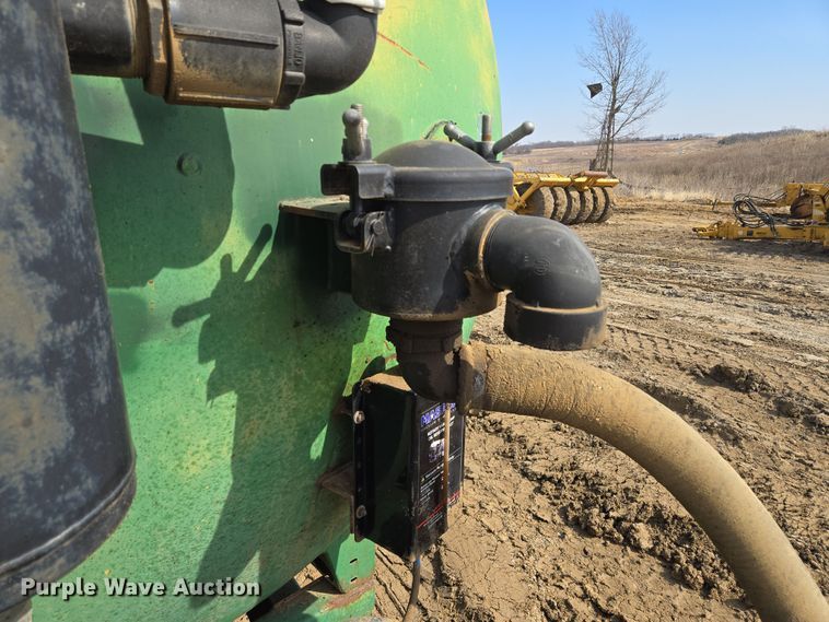 image for item EQ6753 Badger  8700L manure spreader