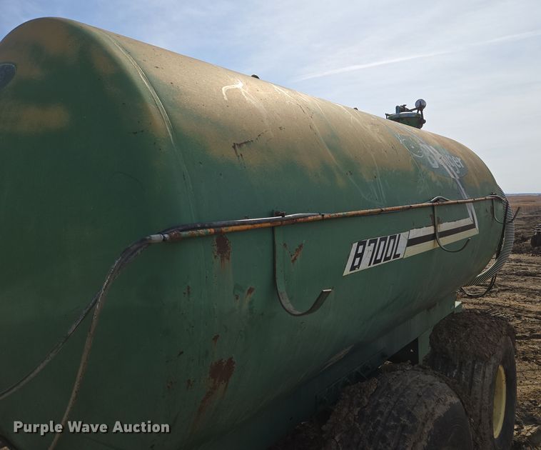 image for item EQ6753 Badger  8700L manure spreader