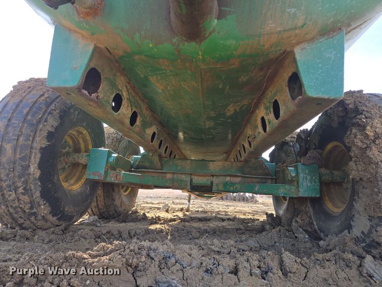 image for item EQ6753 Badger  8700L manure spreader