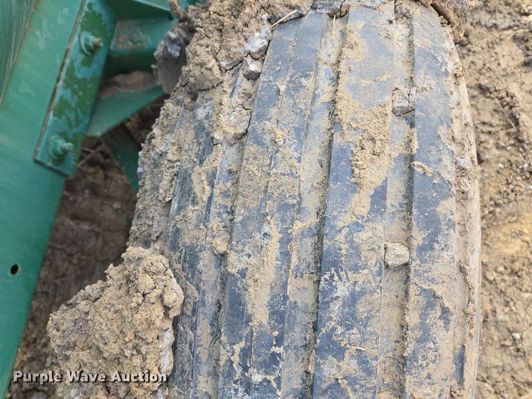 image for item EQ6753 Badger  8700L manure spreader