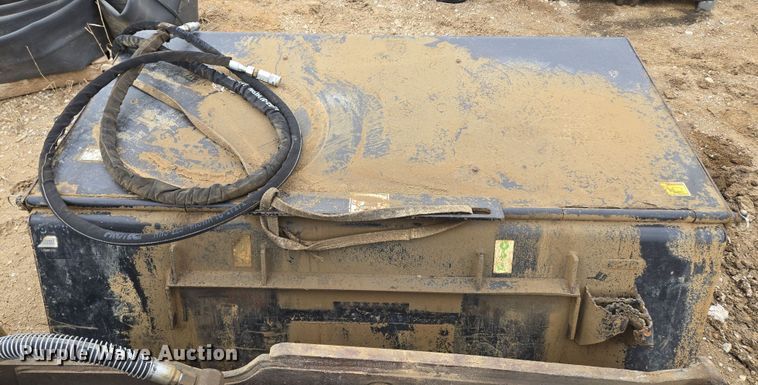 image for item EQ6758 Caterpillar  BU118 skid steer sweeper