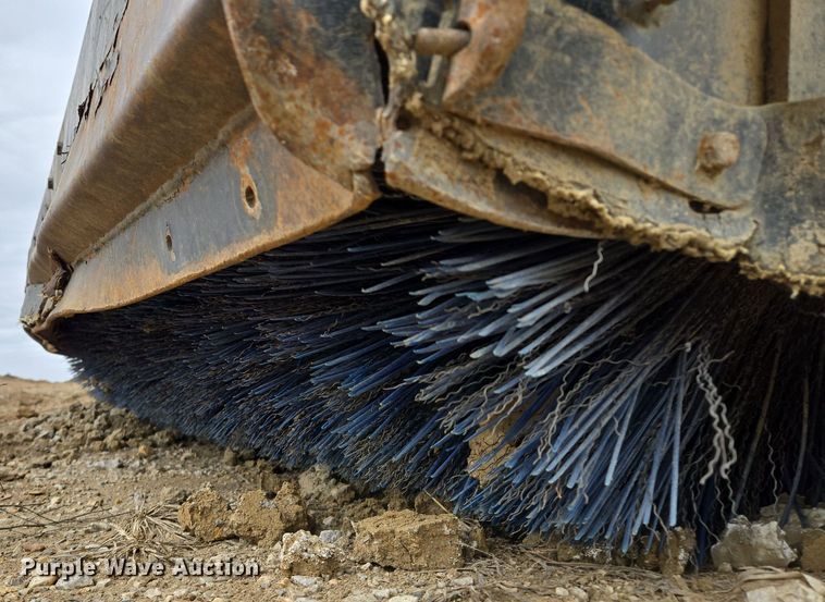 image for item EQ6758 Caterpillar  BU118 skid steer sweeper