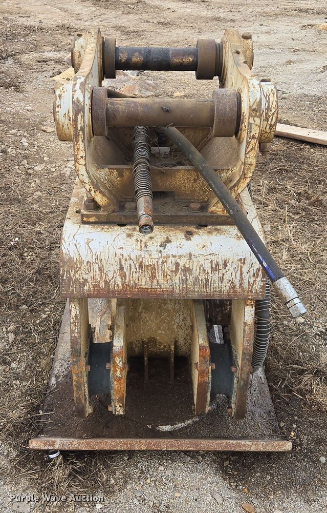 image for item EQ6759 Furukawa HP210 II excavator plate compactor