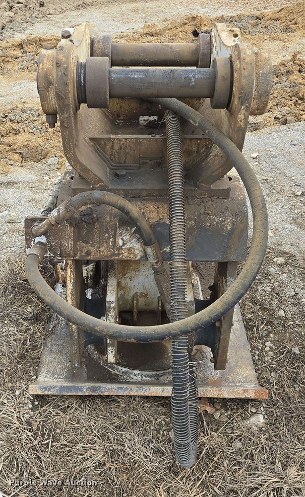 image for item EQ6759 Furukawa HP210 II excavator plate compactor