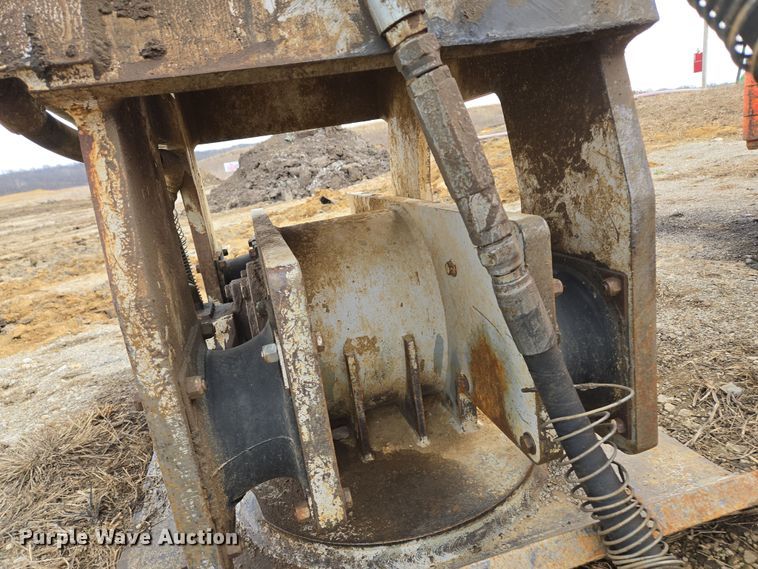 image for item EQ6759 Furukawa HP210 II excavator plate compactor