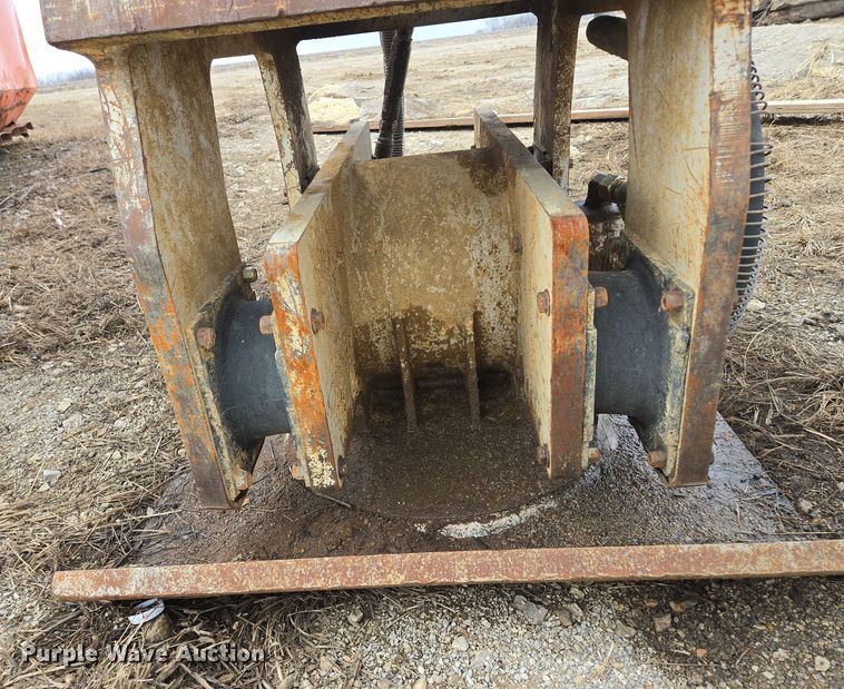 image for item EQ6759 Furukawa HP210 II excavator plate compactor