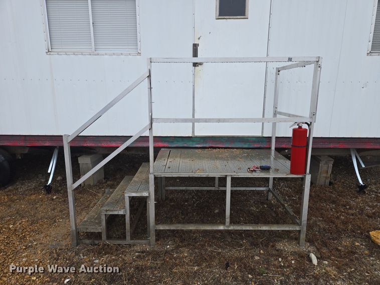 image for item EQ6761 2006 mobile office