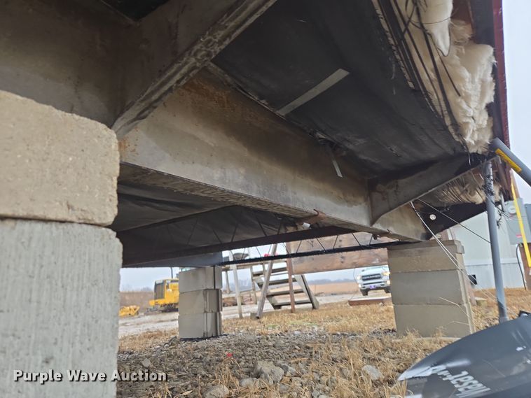 image for item EQ6761 2006 mobile office