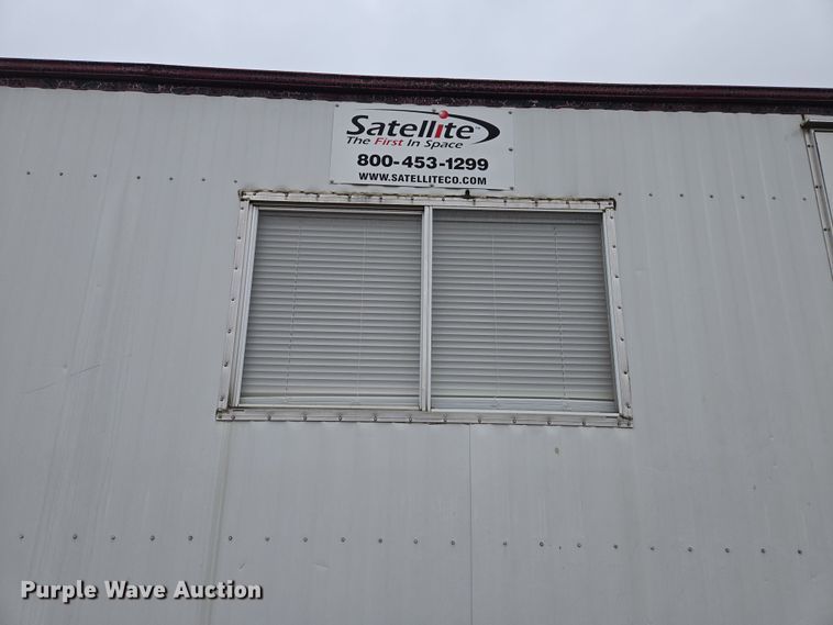 image for item EQ6761 2006 mobile office