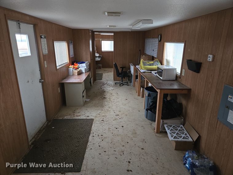 image for item EQ6761 2006 mobile office