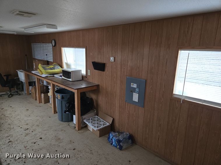 image for item EQ6761 2006 mobile office