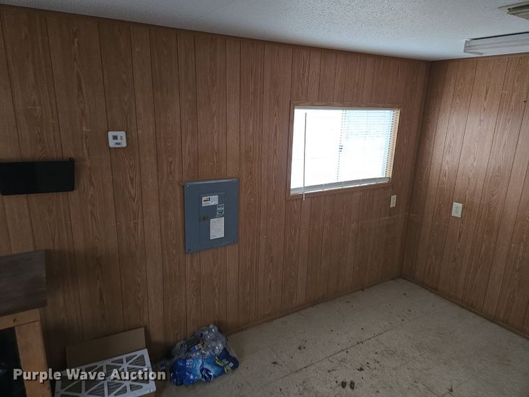 image for item EQ6761 2006 mobile office