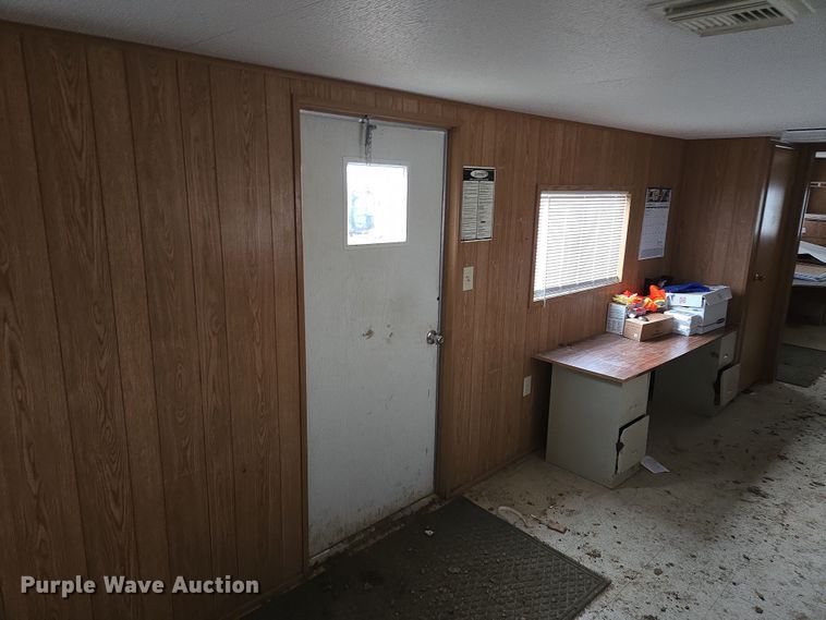 image for item EQ6761 2006 mobile office