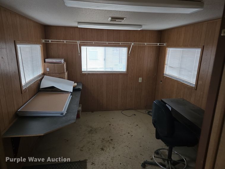 image for item EQ6761 2006 mobile office